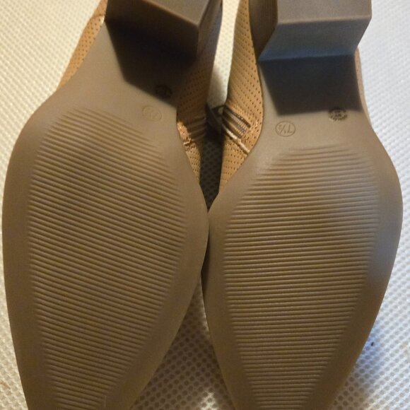 A.N.A. 7.5 camel color booties with block heel - Picture 4 of 4